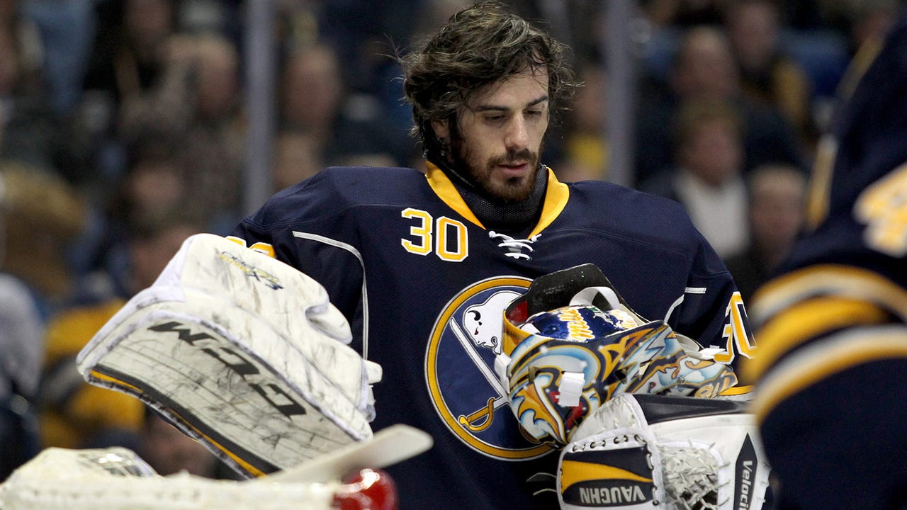 With Ryan Miller rumors swirling, Blues need to be careful